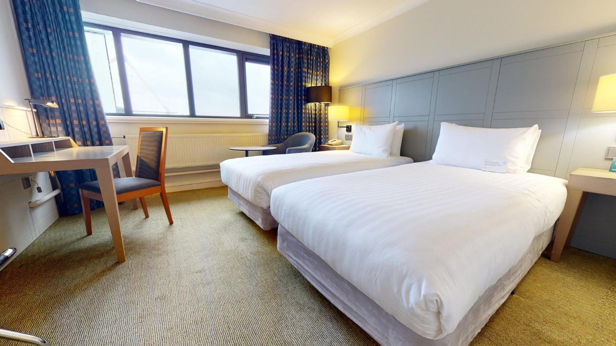 Holiday Inn Cardiff City By Ihg Exteriör bild
