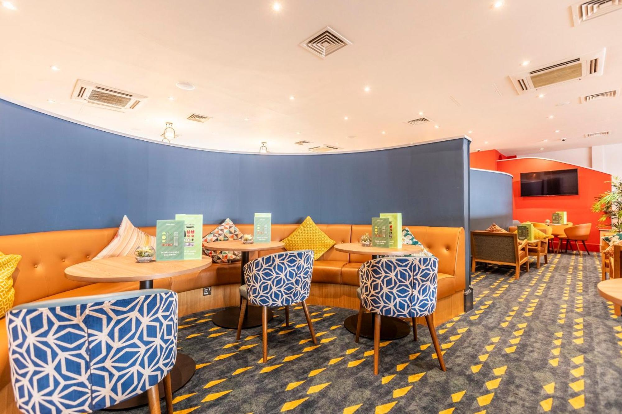 Holiday Inn Cardiff City By Ihg Exteriör bild