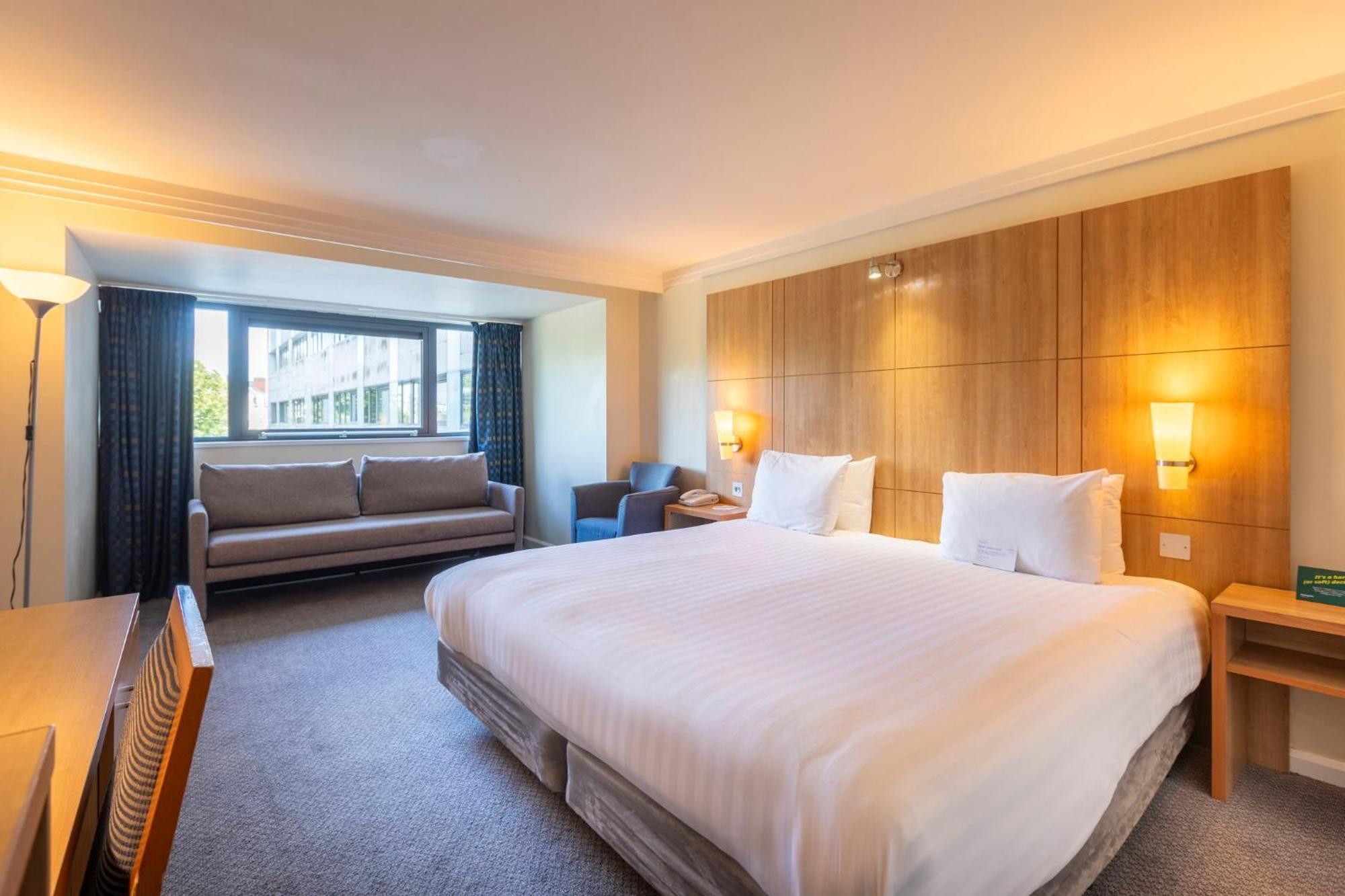 Holiday Inn Cardiff City By Ihg Exteriör bild
