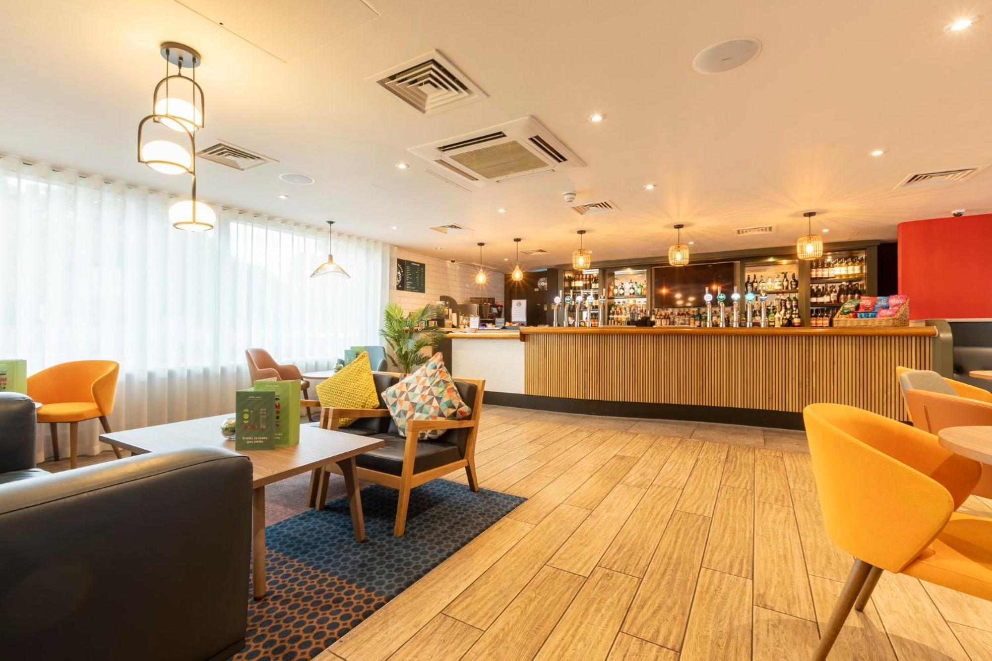 Holiday Inn Cardiff City By Ihg Exteriör bild