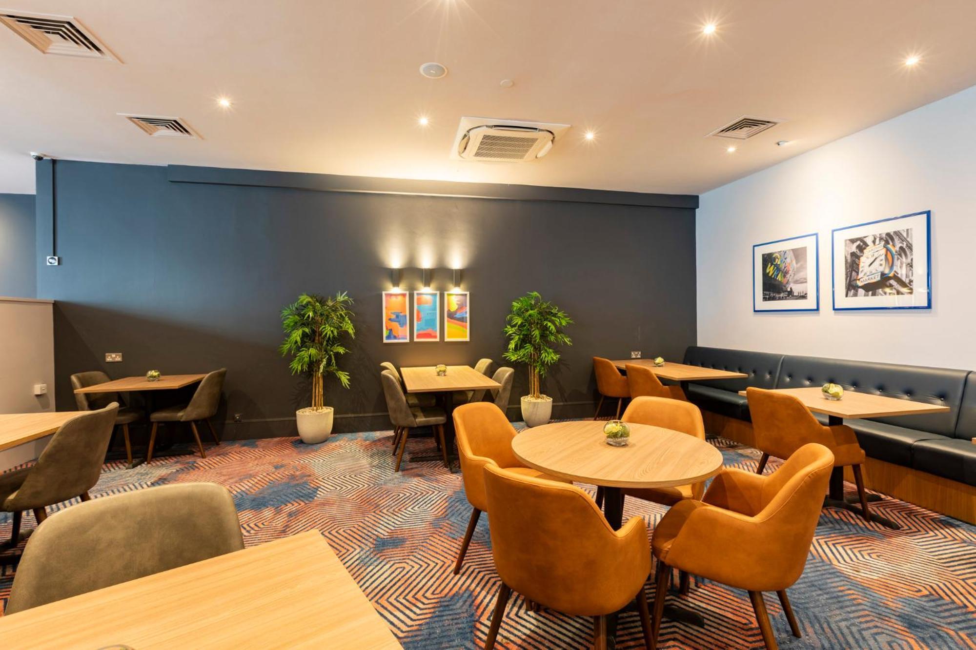 Holiday Inn Cardiff City By Ihg Exteriör bild