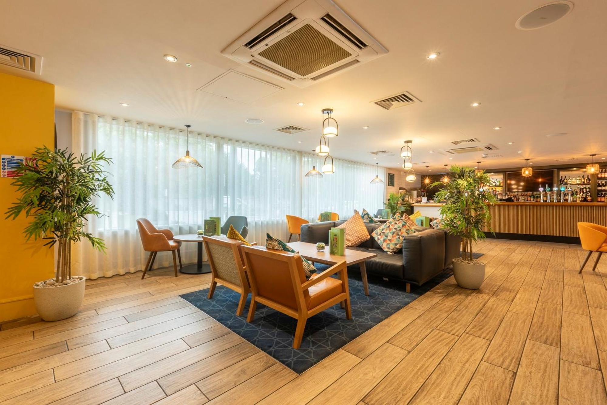 Holiday Inn Cardiff City By Ihg Exteriör bild