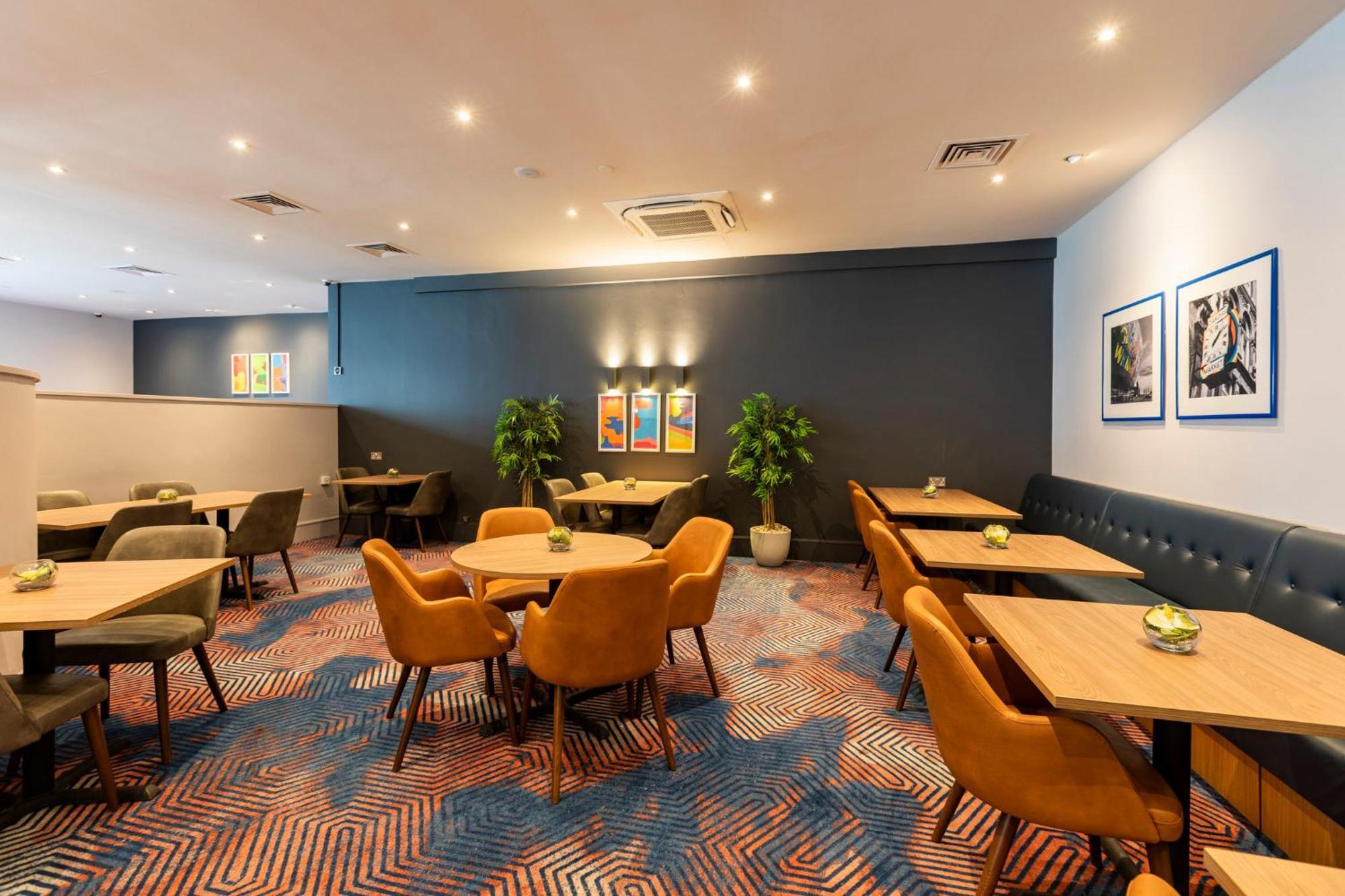 Holiday Inn Cardiff City By Ihg Exteriör bild