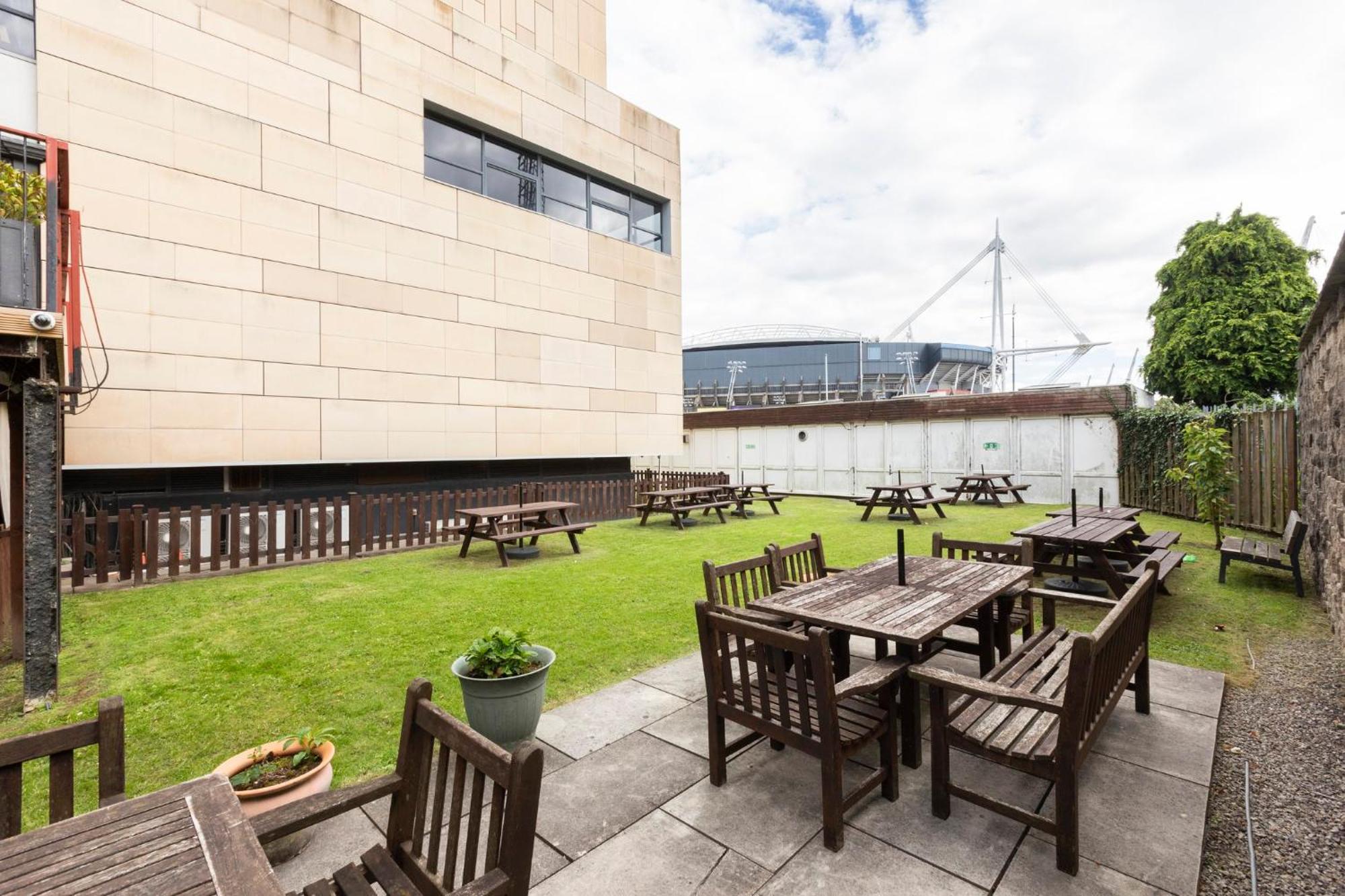 Holiday Inn Cardiff City By Ihg Exteriör bild