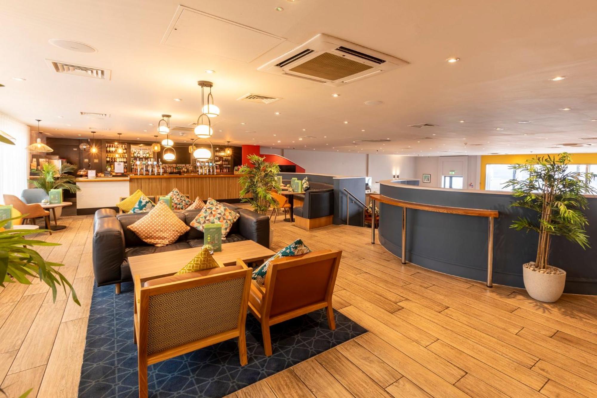 Holiday Inn Cardiff City By Ihg Exteriör bild