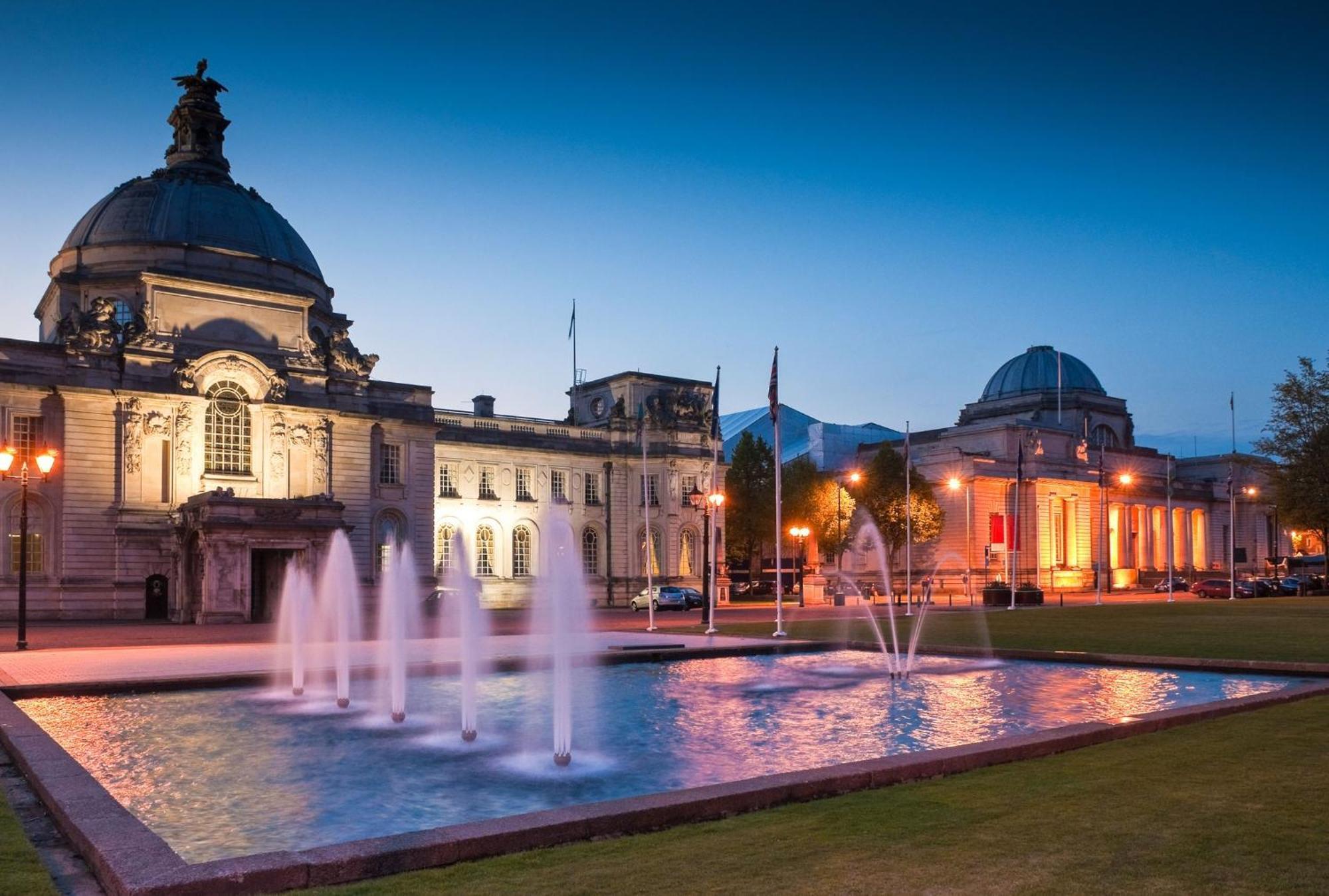 Holiday Inn Cardiff City By Ihg Exteriör bild