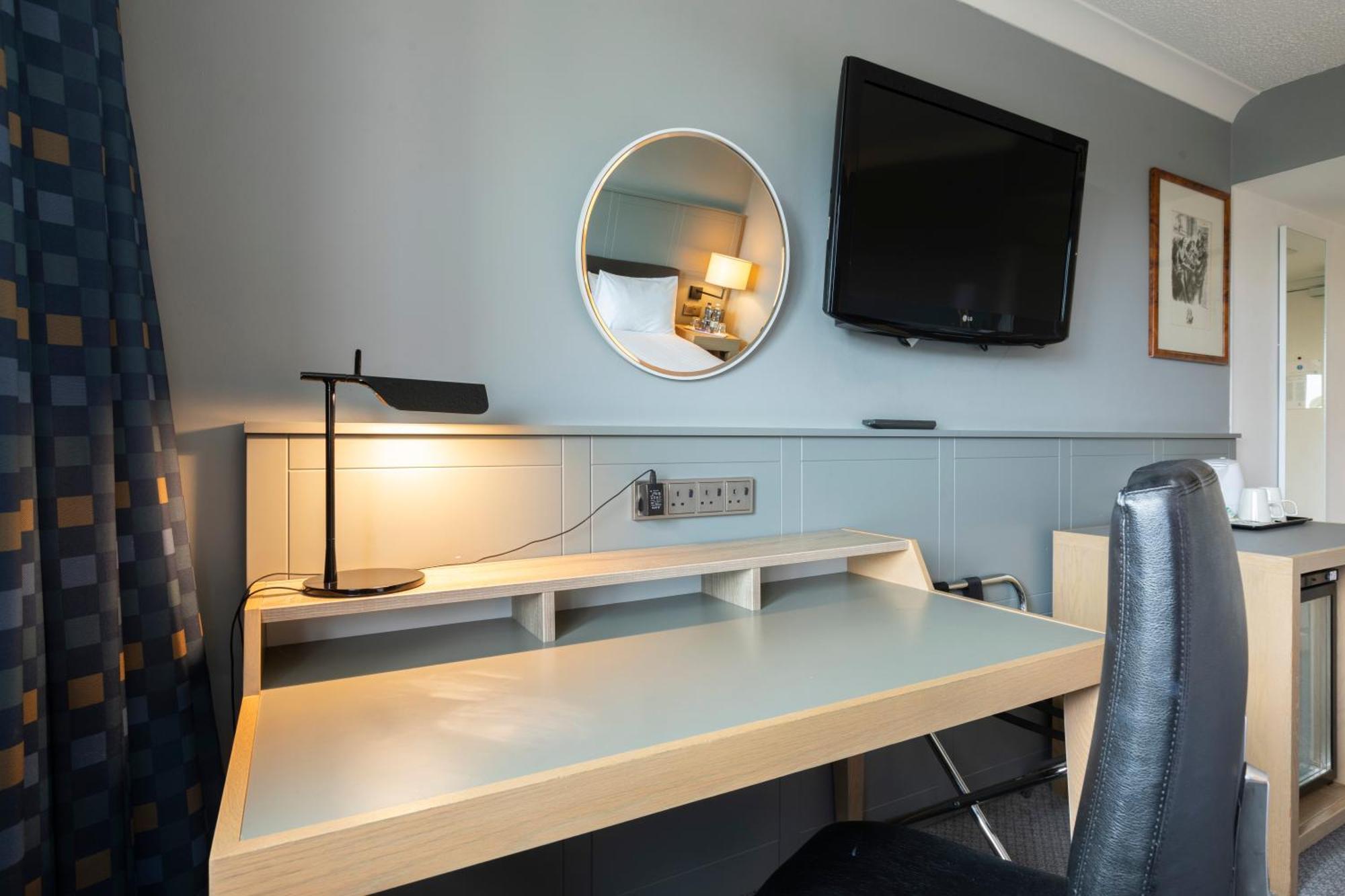 Holiday Inn Cardiff City By Ihg Exteriör bild