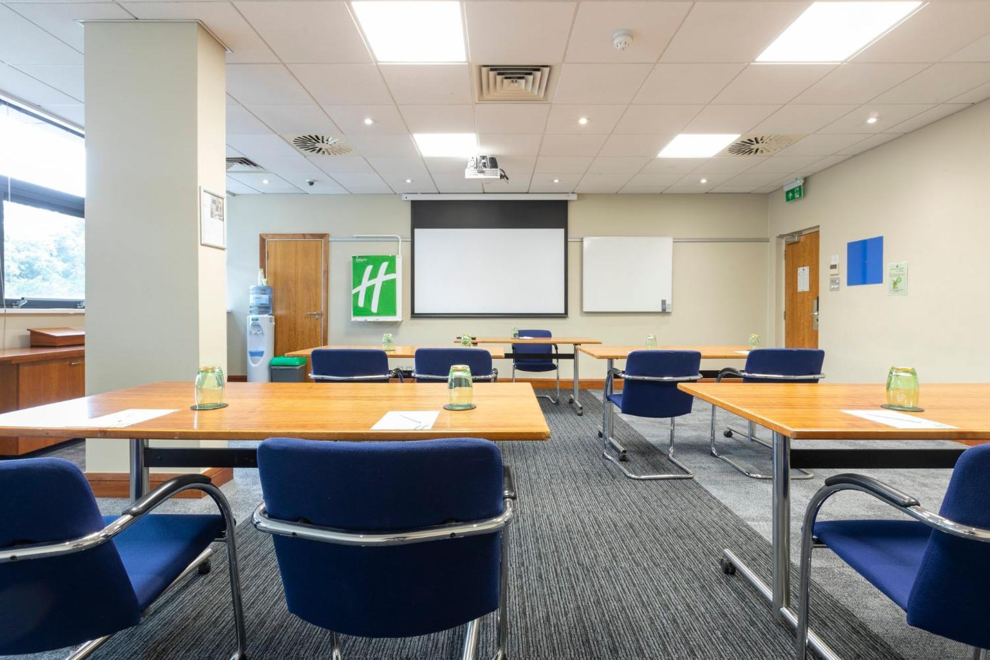 Holiday Inn Cardiff City By Ihg Exteriör bild
