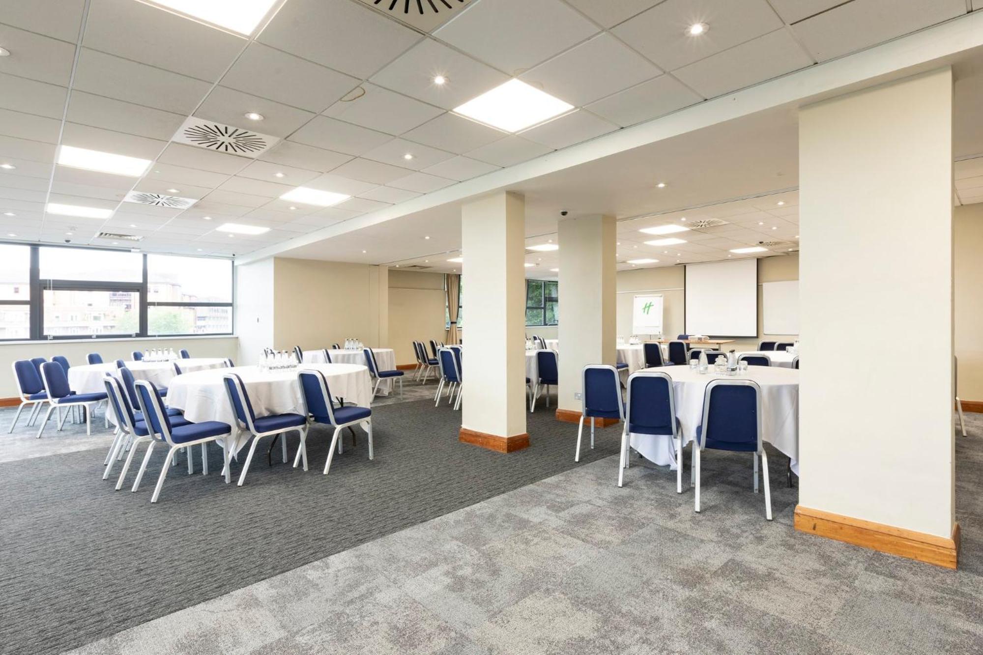 Holiday Inn Cardiff City By Ihg Exteriör bild