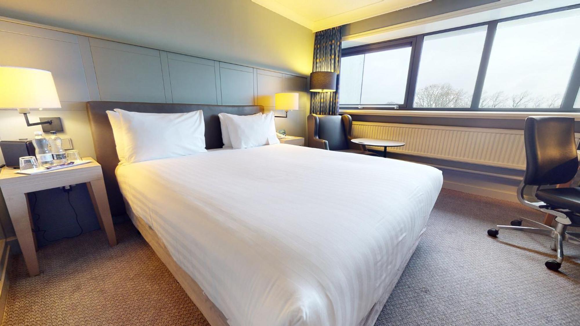 Holiday Inn Cardiff City By Ihg Exteriör bild